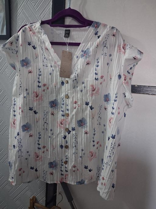  — ladies top/blouse