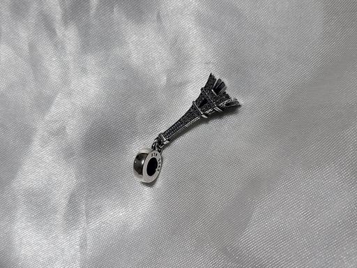  — Pandora. Paris Eiffel Tower Dangle Charm.
Ste