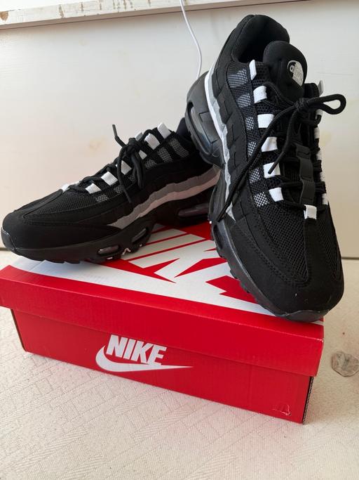  — Nike air max 95