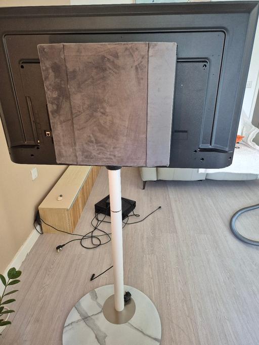  — Floor TV Stand Master Series 32-60 Inch × 1
W