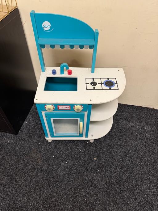  — Children’s play kitchen