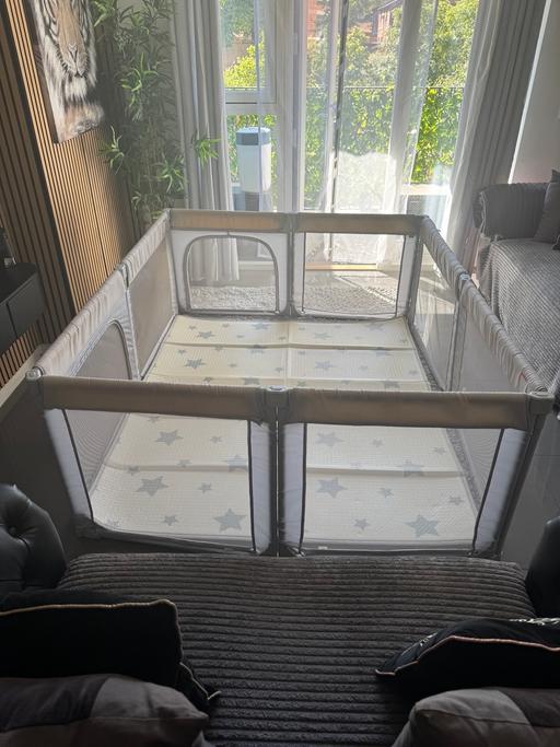  — Large play pen