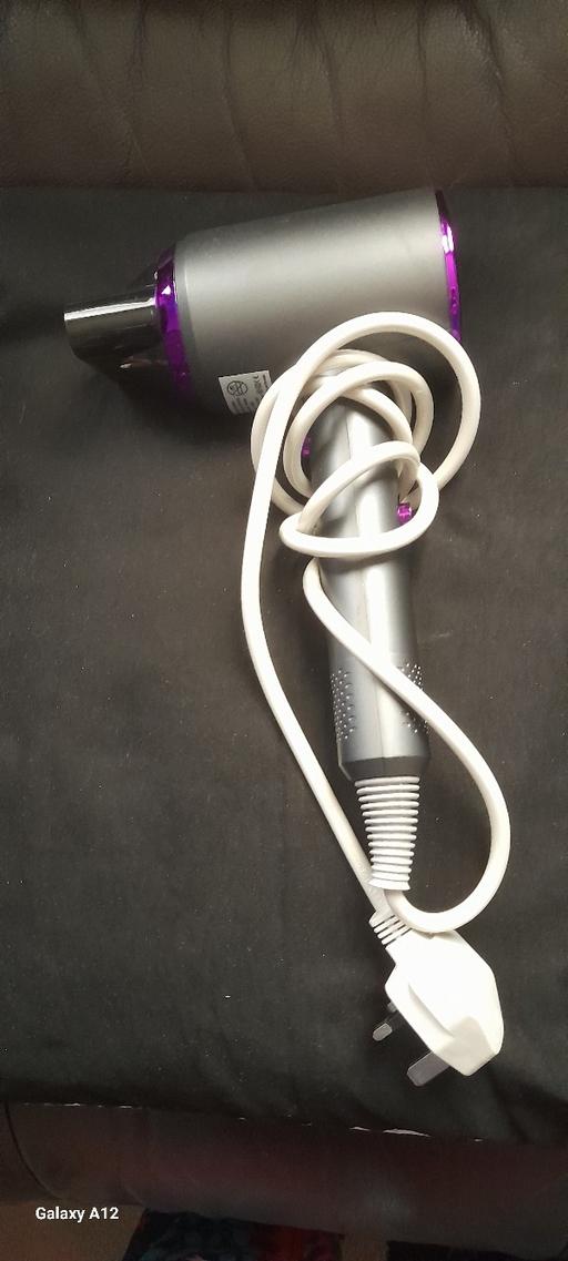  — hairdryer