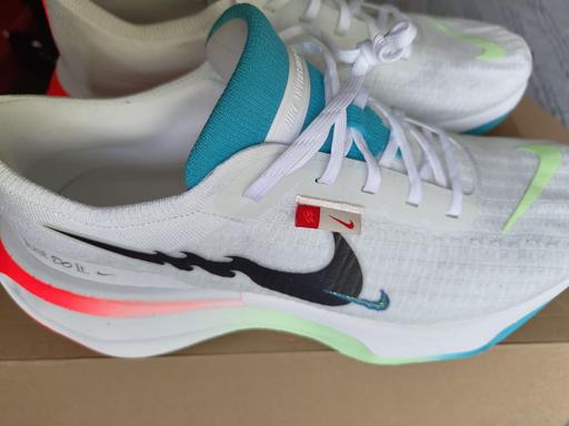  — Men's Nike Zoomx Invincible running trainers