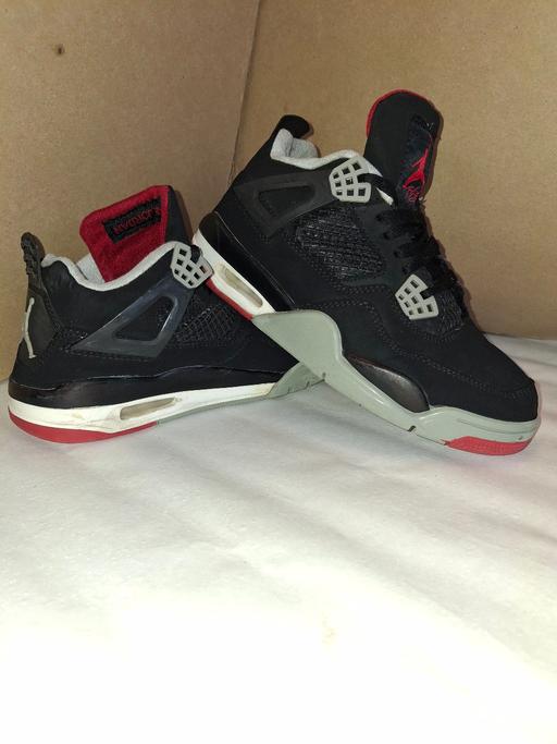  — Boys Jordon 4s. UK size 4.5