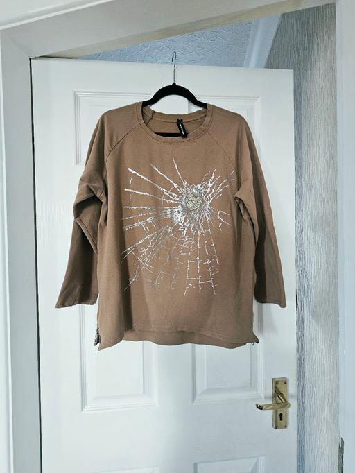  — Italian made sweatshirt, size 16.