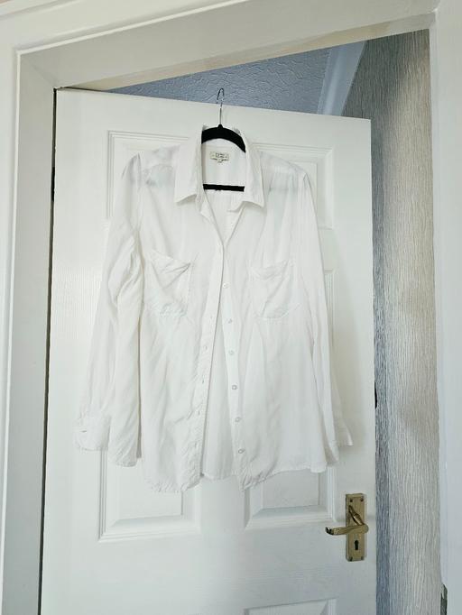  — Ladies shirt blouse, size 20.
