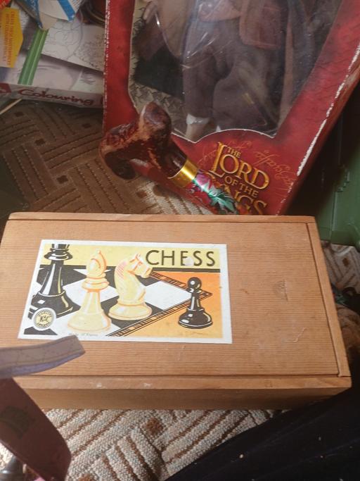  — wood chess set in wood box