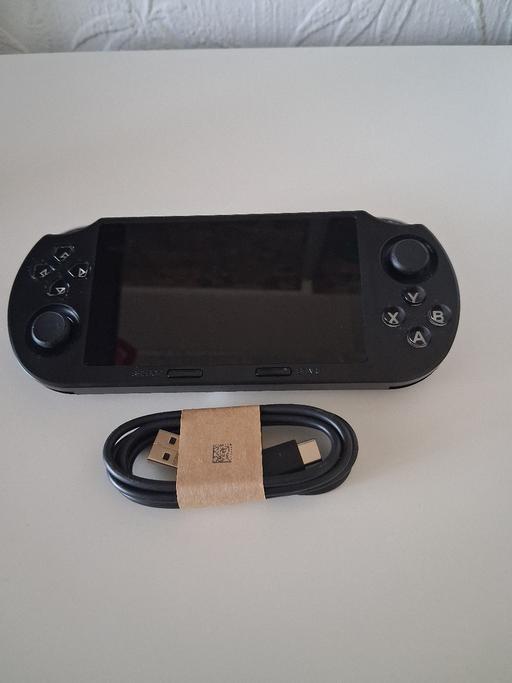  — Handheld game console