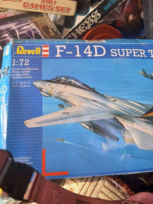  — revell f,14d. super  tomcat