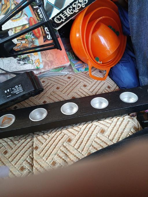  — tea light holder 7 holds