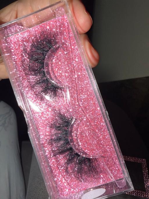  — 5 pairs of mink lashes