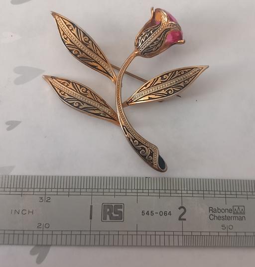  — Vintage large gemstone damascene brooch