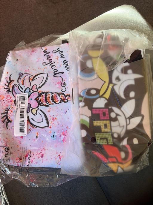  — New2x pencil/makeup cases. Clearance