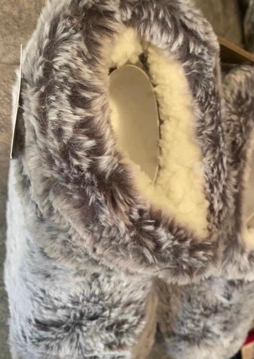 — Slipper boots size 7