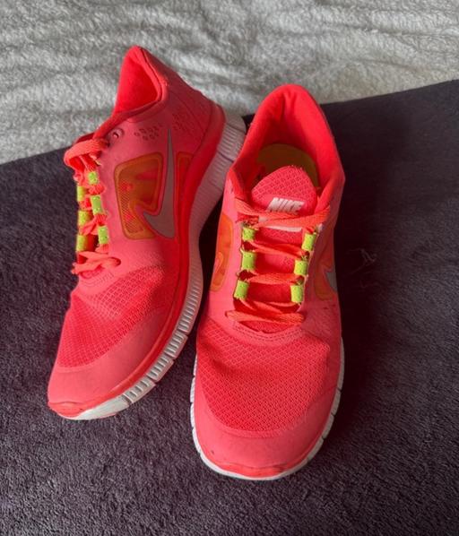  — Nike trainers