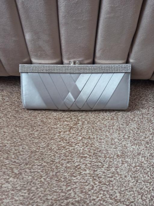  — Clutch bag