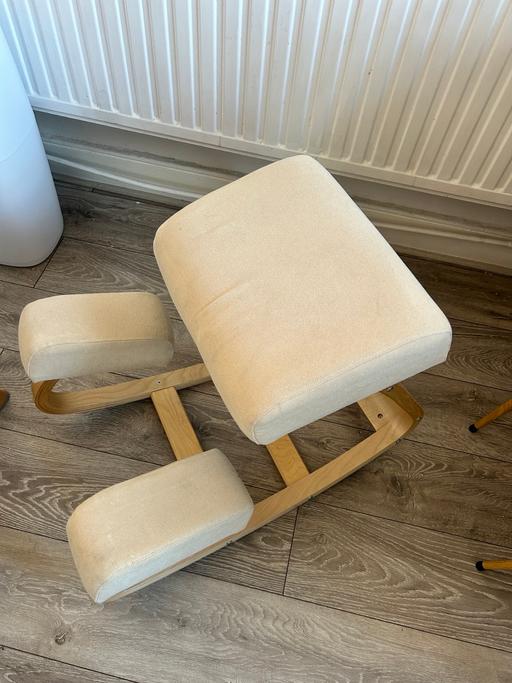  — Ergonomic kneeling chair