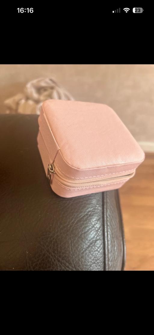  — Pink jewellery organiser box women
