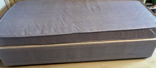  — Single divan bed