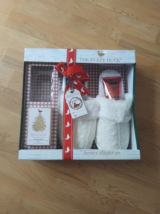  — Gift Set.