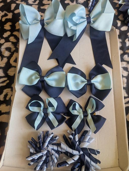  — 18 school hair bows/bobbles navy +light blue