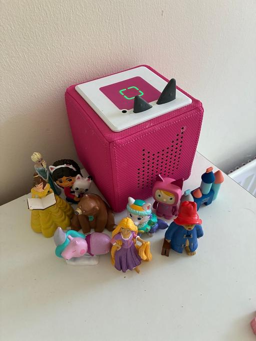  — Toniebox and 10 characters.