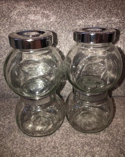  — Storage jars