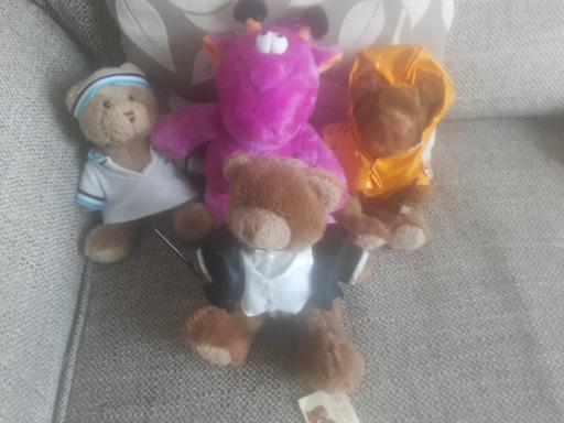  — Bundle small soft teddies