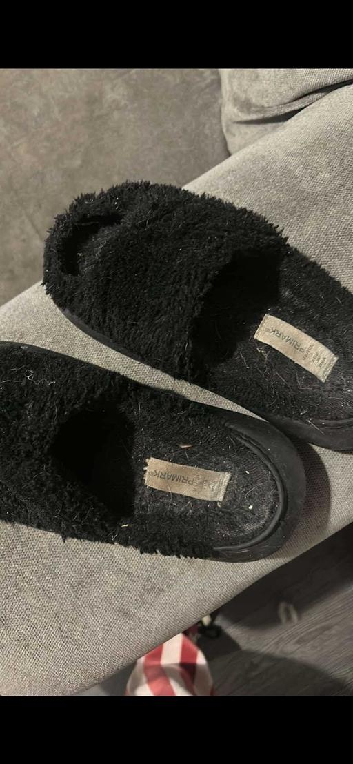  — Woman’s slippers