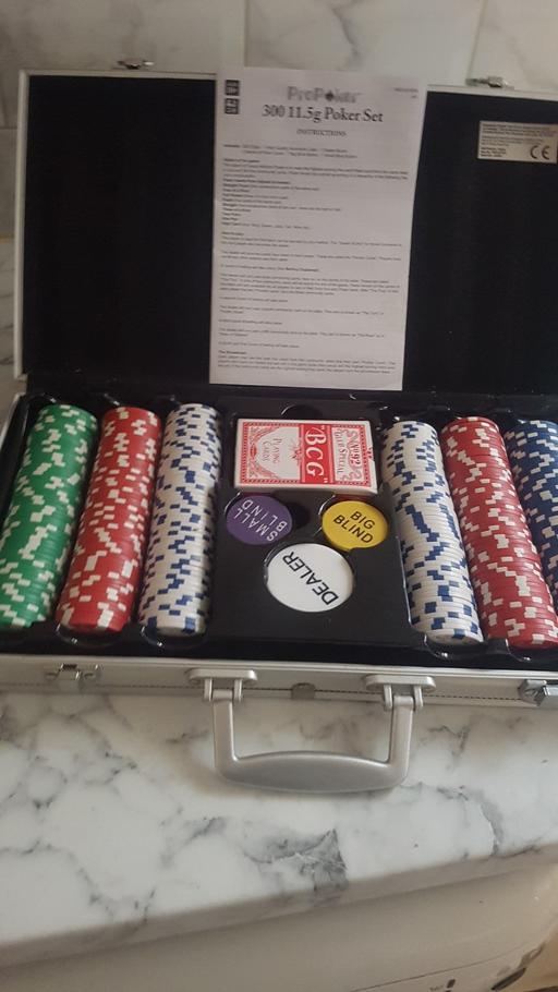  — Poker Chip Set & Cards in Metal Case