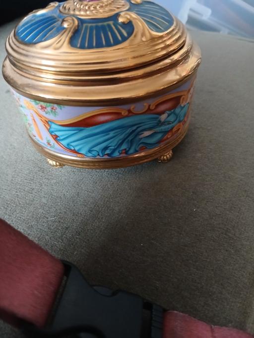  — wind up musical box