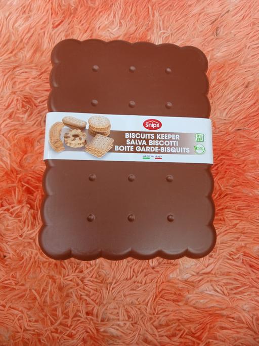  — brand new bourbon biscuit, biscuit tin