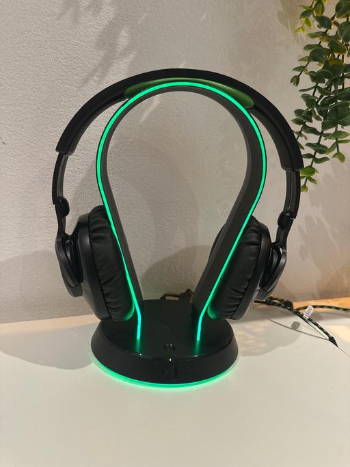  — Bluetooth JBL quantum headphones / mic 