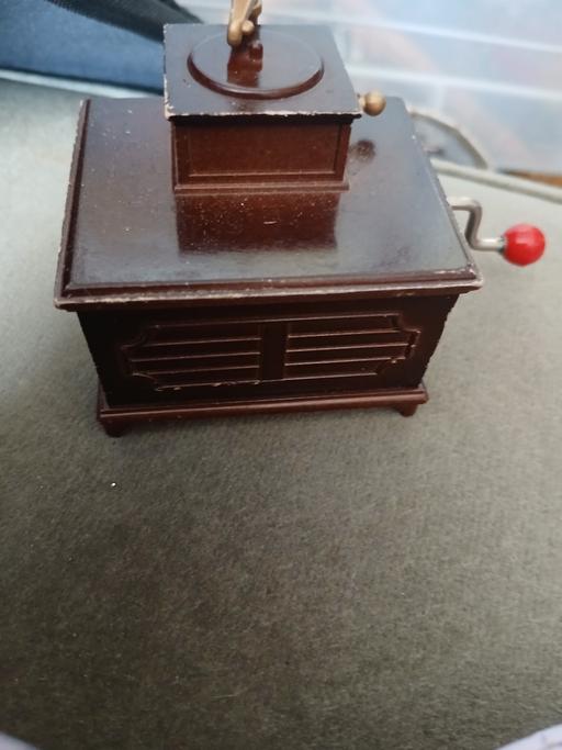  — very small musical box