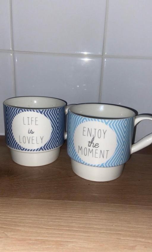  — Stackable mugs
