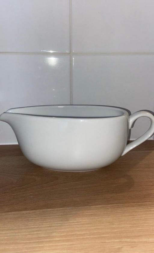  — Gravy boat
