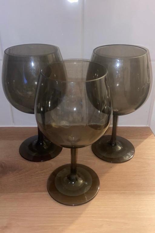  — Wine glasses