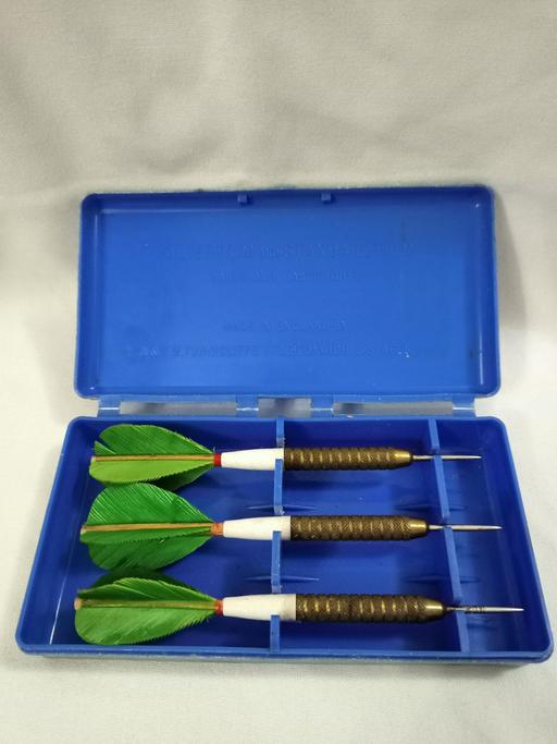  — VINTAGE THE STANDARDTRIM DARTS.