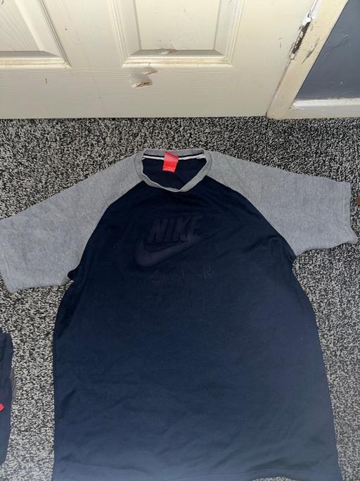  — Men's Nike T-shirt