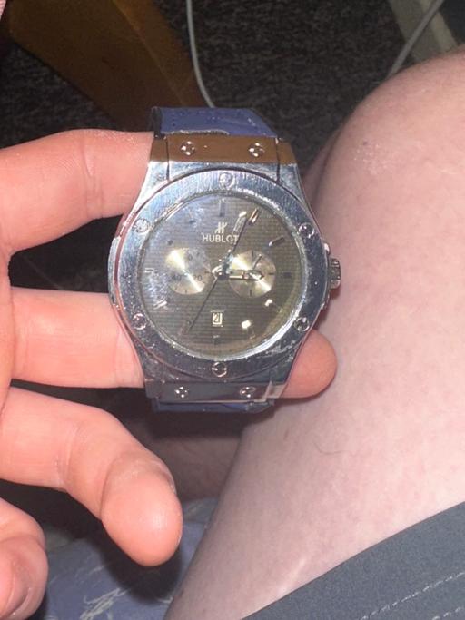  — Men's watch