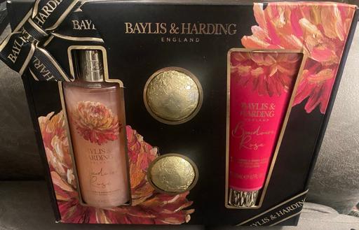  — Baylis & Harding gift set