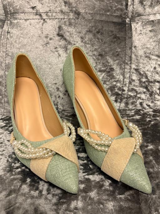  — Mint Green Pearl Bow Kitten Heels