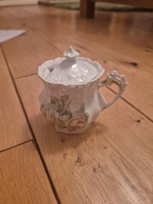  — Lovely small white ceramic sugar bowl with a