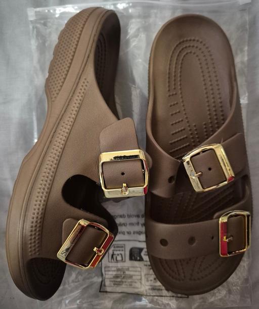  — Women's Trendy Adjustable Buckle Slippers