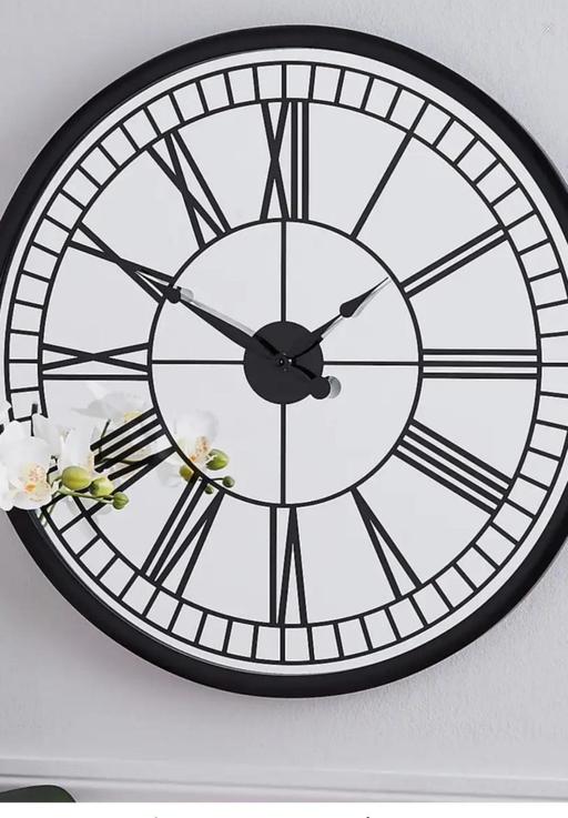 — Mirror wall clock