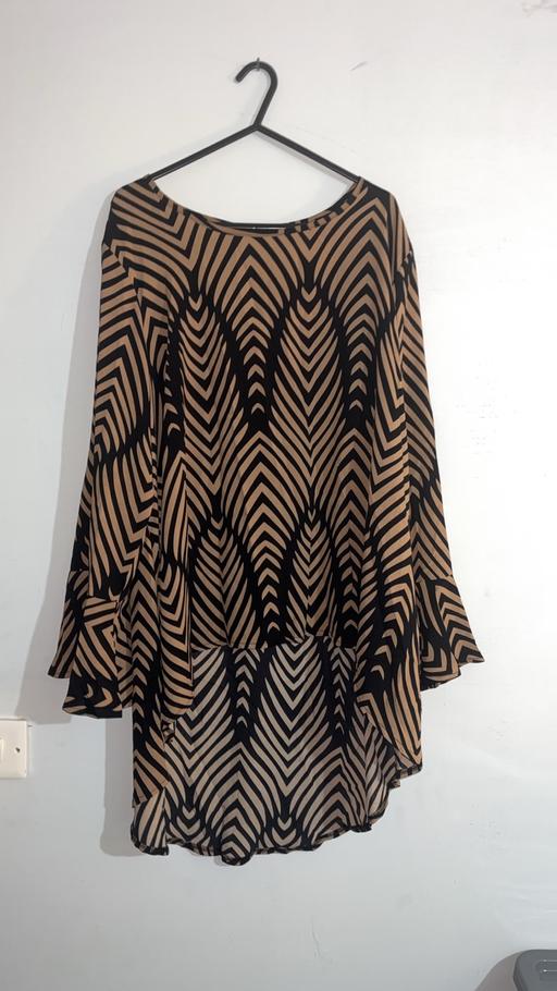  — Women’s blouse top