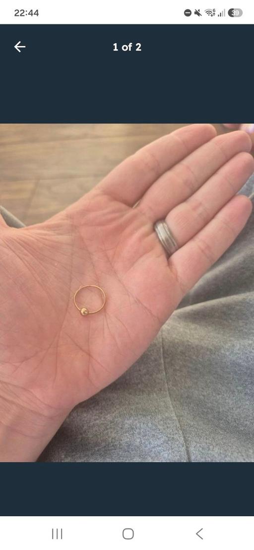  — Small Gold-Coloured Ring with Bead