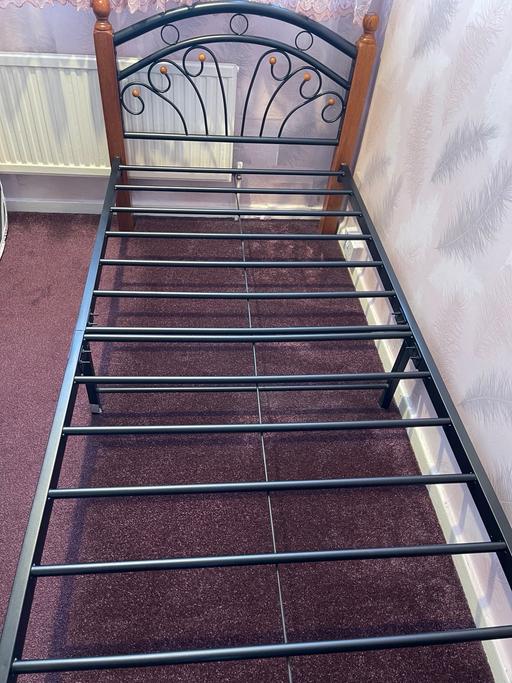  — Metal single bed frame