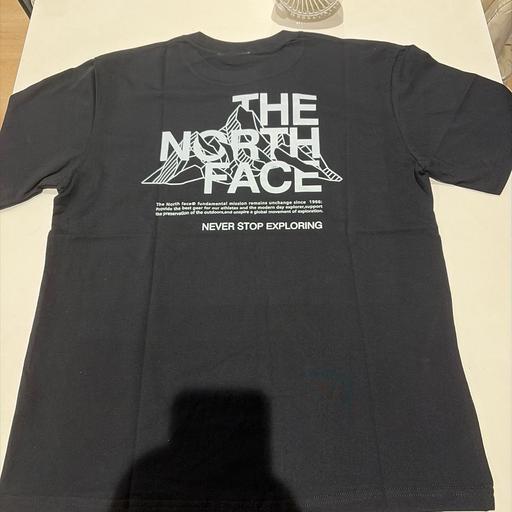  — North face top